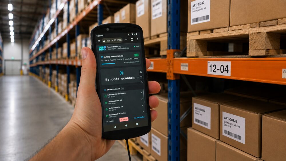 Individuelle Softwareentwicklung – Lagerverwaltungs-App auf einem Smartphone im Lager